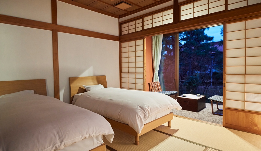 【日本庭園を眺める和室ベッドルーム】源泉内風呂付き