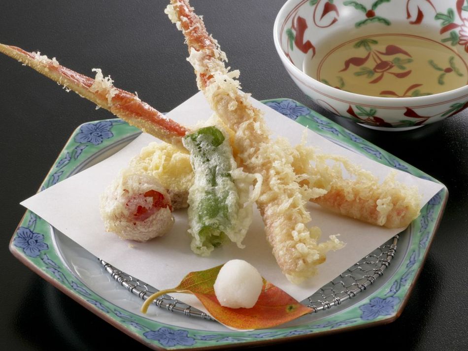 【冬・平日限定】かに1杯でかに刺し、焼きがに、天ぷらに魚介類も味わう◆リーズナブルな得旅カニコース