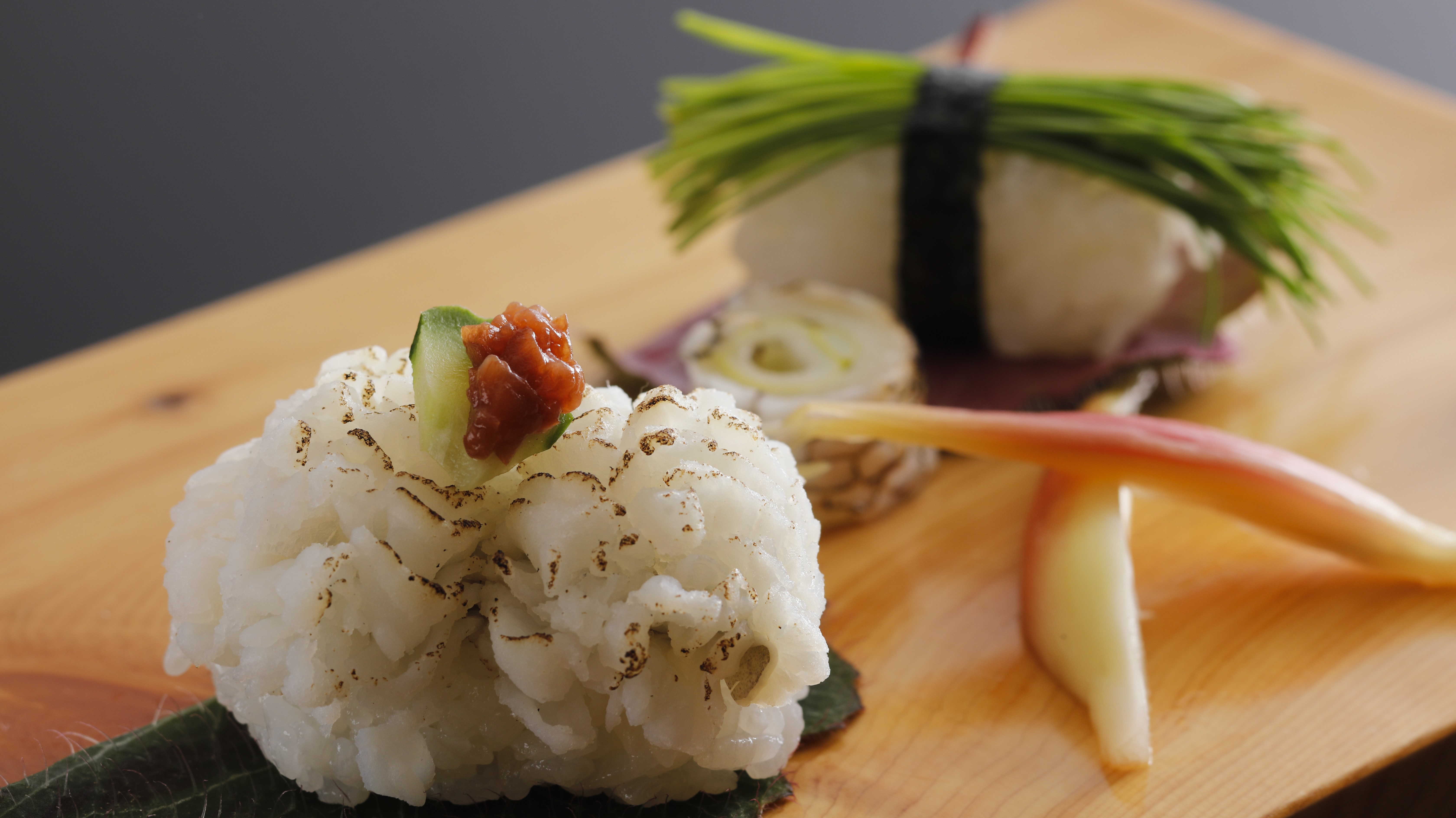 【夏・お料理】鱧と芽葱のにぎり鮨