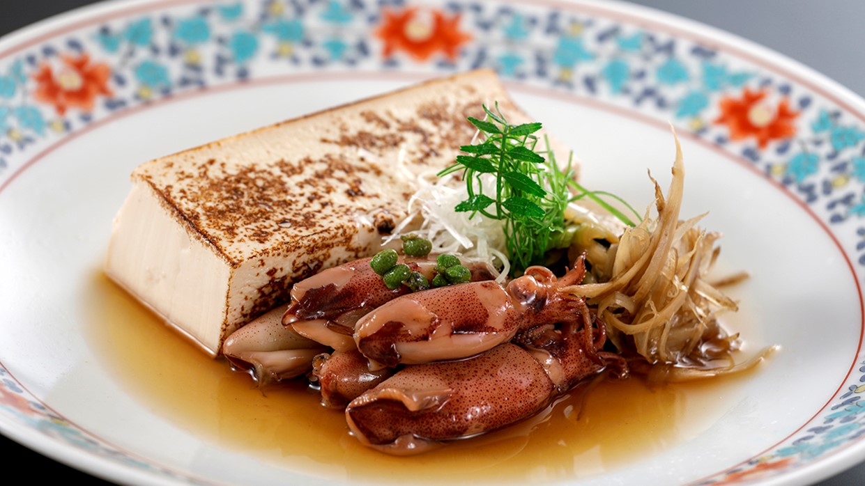 【夏のスタンダード＆特選料理】イカと豆腐の煮物