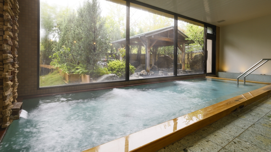 【大浴場】夕日ヶ浦温泉の「美人の湯」は、体の芯まで温まり日頃の疲れを癒してくれます。
