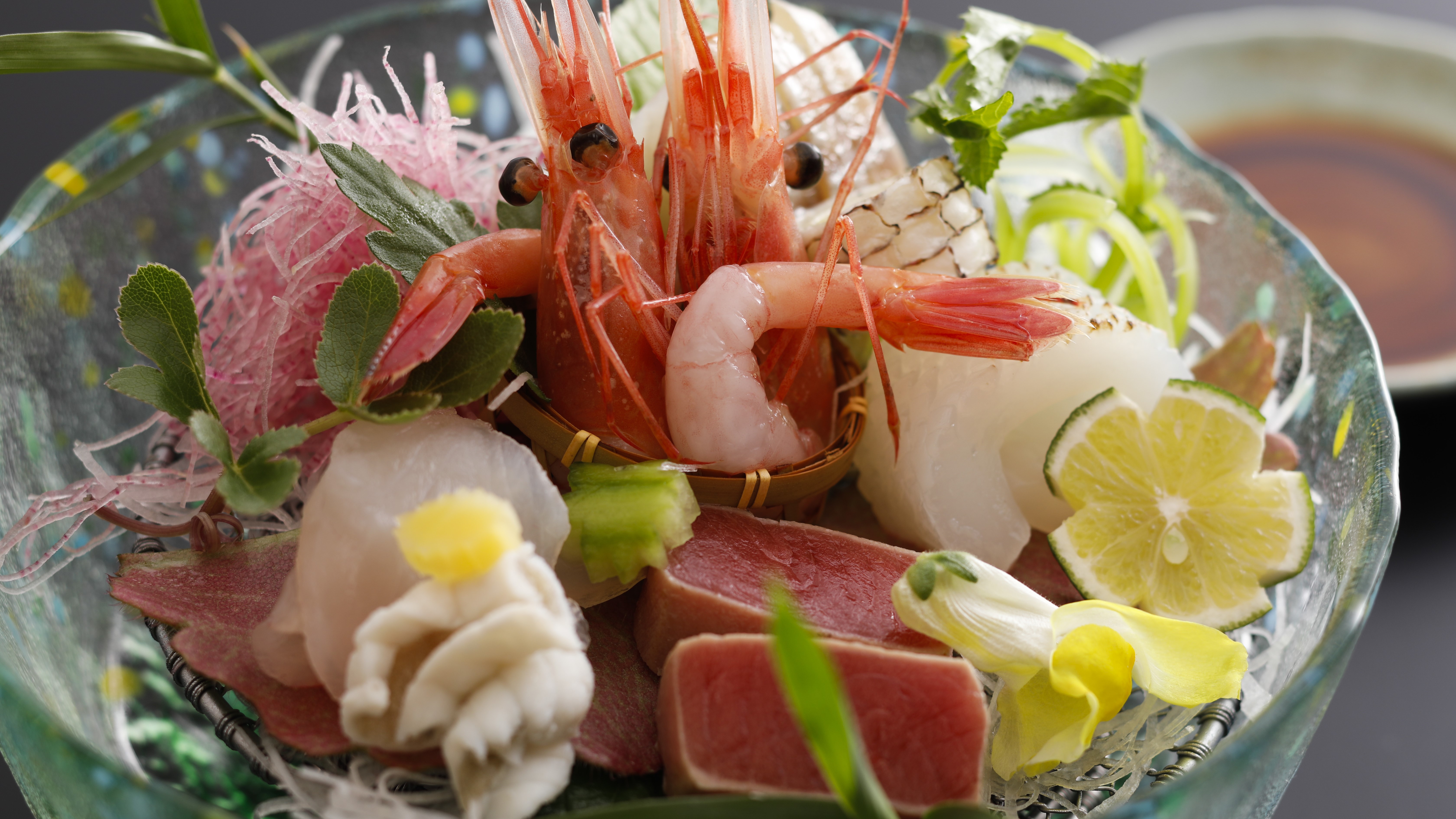 【夏・お料理】スズキ、平目、カジキ鮪、白烏賊、甘海老のお造り5種盛りで海の幸を満喫！
