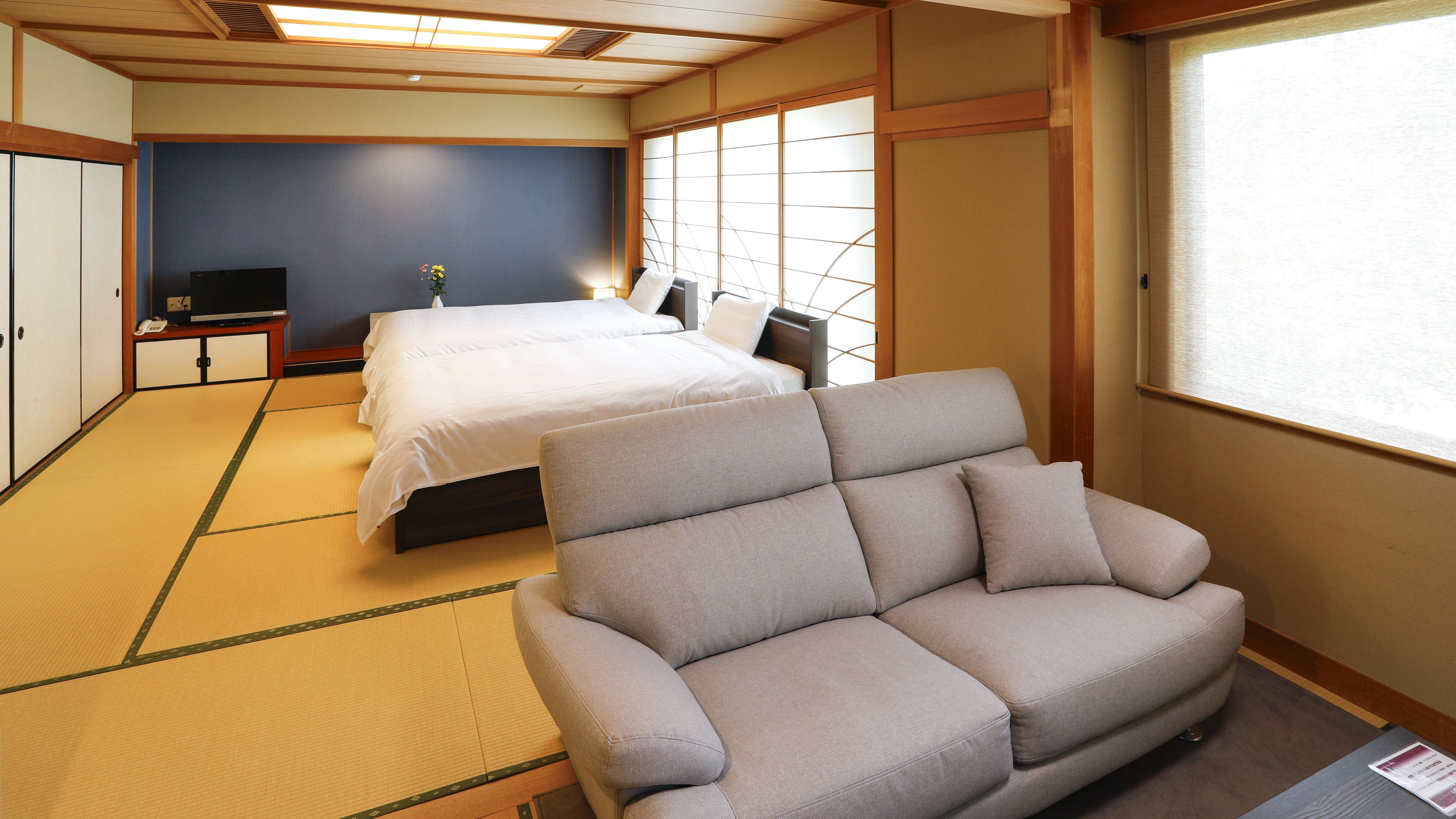 【本館和洋室】25年夏にリニューアルした本館和洋室でゆったりとお過ごしください。