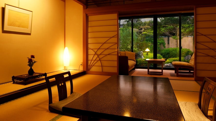 【東離れ】日本庭園に癒される、東離れ10畳の露天風呂付客室。