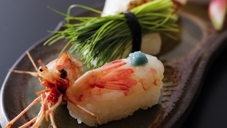 【春・お料理】炙り鯛・牡丹海老・芽ねぎのにぎり鮨
