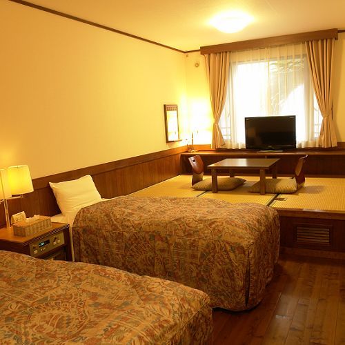 Japanese and Western room C (twin bed + 3 tatami mats) 21 square meters (12 tatami mats)