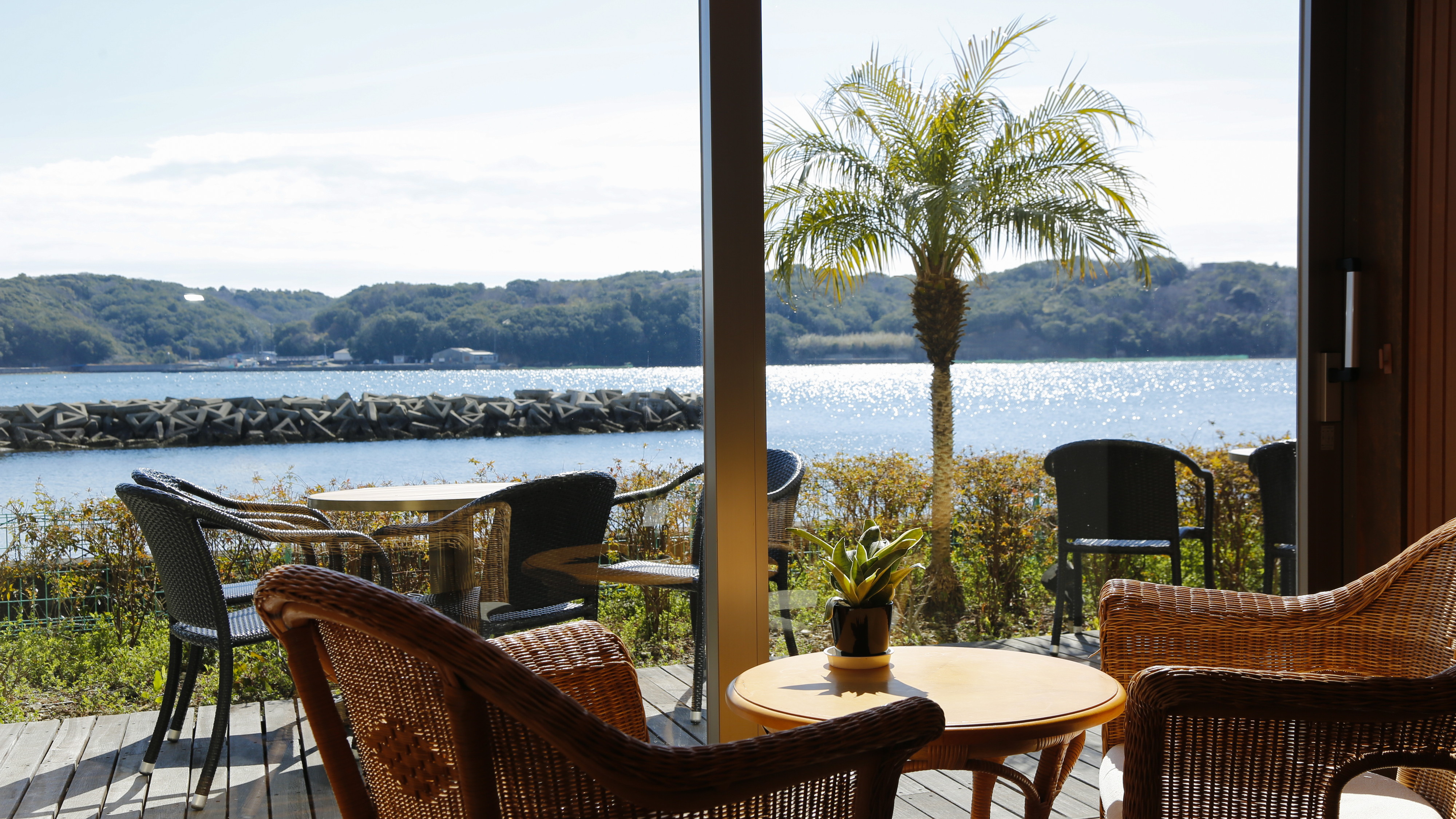 【ロビーラウンジ】南国バリを思わせるこだわりのラウンジです