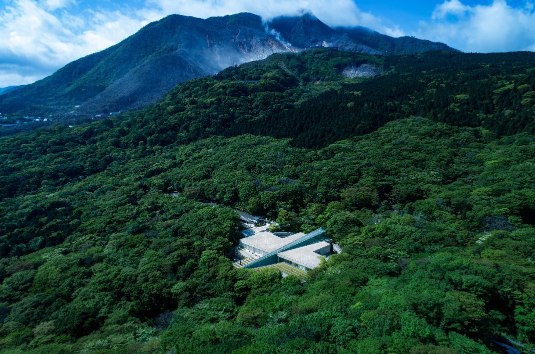 箱根は山も温泉も湖も楽しさがぎっしり詰まった宝箱。貸し切り絶景露天 石風呂 はいぃ気持ち！☆現金特価