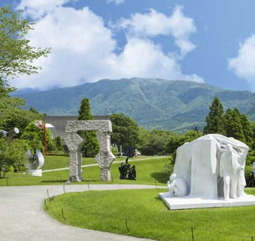 箱根は山も温泉も湖も楽しさがぎっしり詰まった宝箱。貸し切り絶景露天 石風呂 はいぃ気持ち！☆現金特価