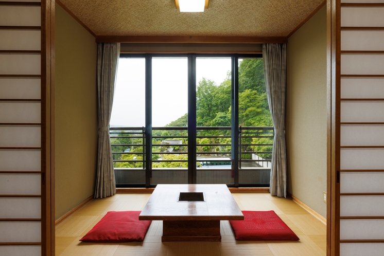 【富士山側】16畳和室ベッドタイプ（広縁付）