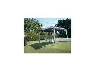 敷地は広々、駐車スペースもゆったり