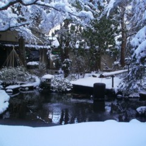 中庭　雪景色