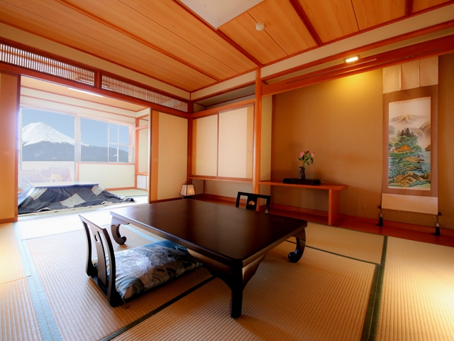【楽天スーパーSALE】10％OFF！富士山の麓、河口湖の畔でのんびり寛ぐ露天風呂付客室プラン