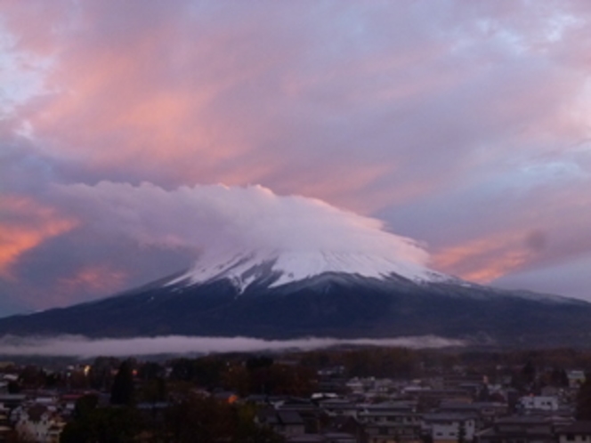 夕焼けに染まる富士山2013.11.15
