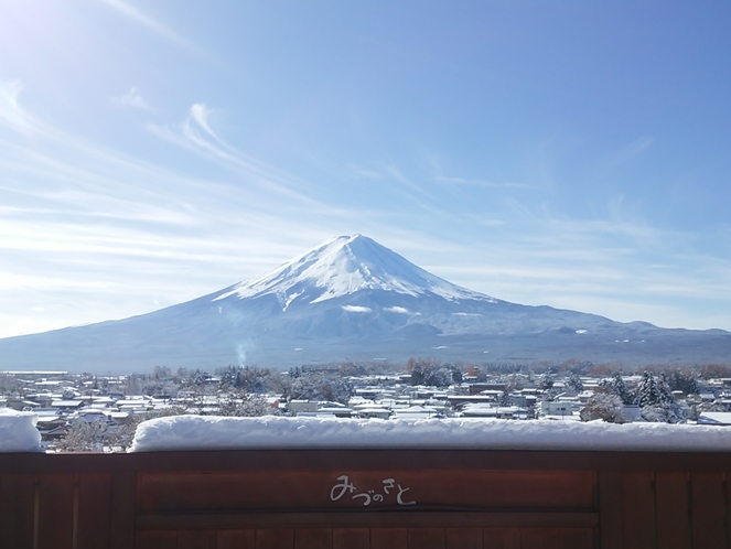 積雪翌日の富士山（2016年11月）