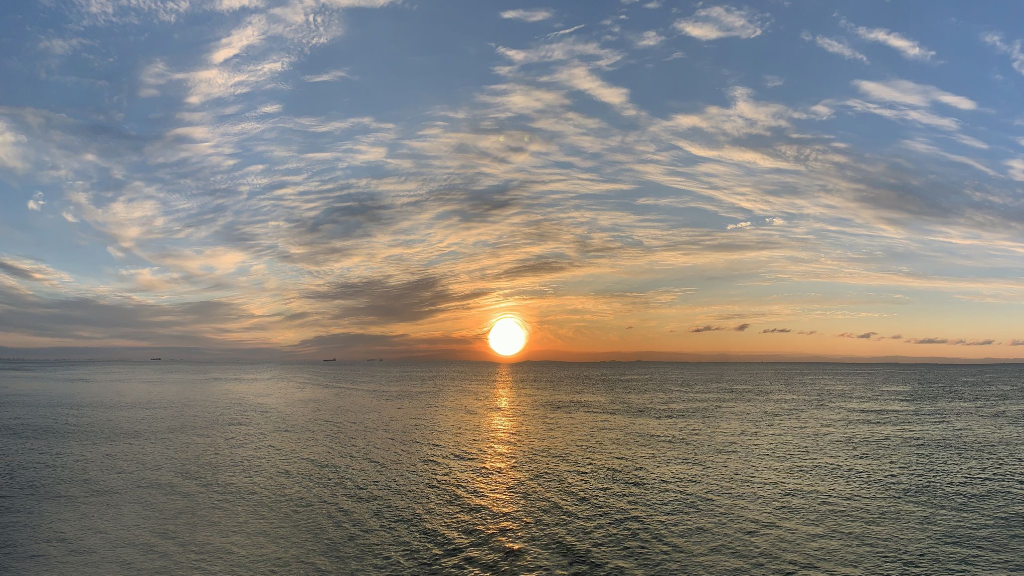あたらしい年が、皆さまにとって平和で素晴らしい一年になりますように (^人^)　