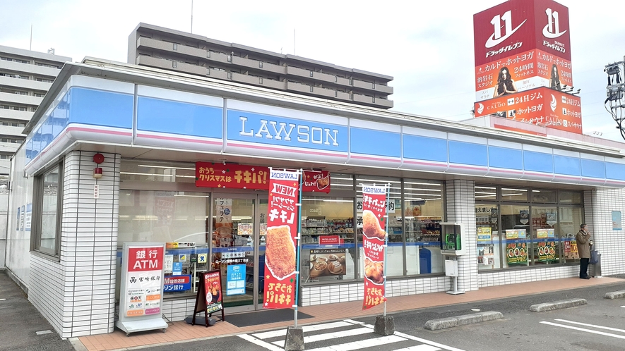 最寄りのコンビニまで徒歩3分です。セブンも4分♪