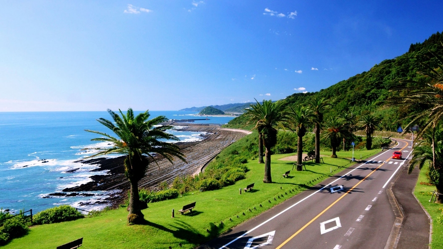 おすすめ絶景スポット堀切峠！海と空の青さをダイナミックに感じます♪（車で30分）