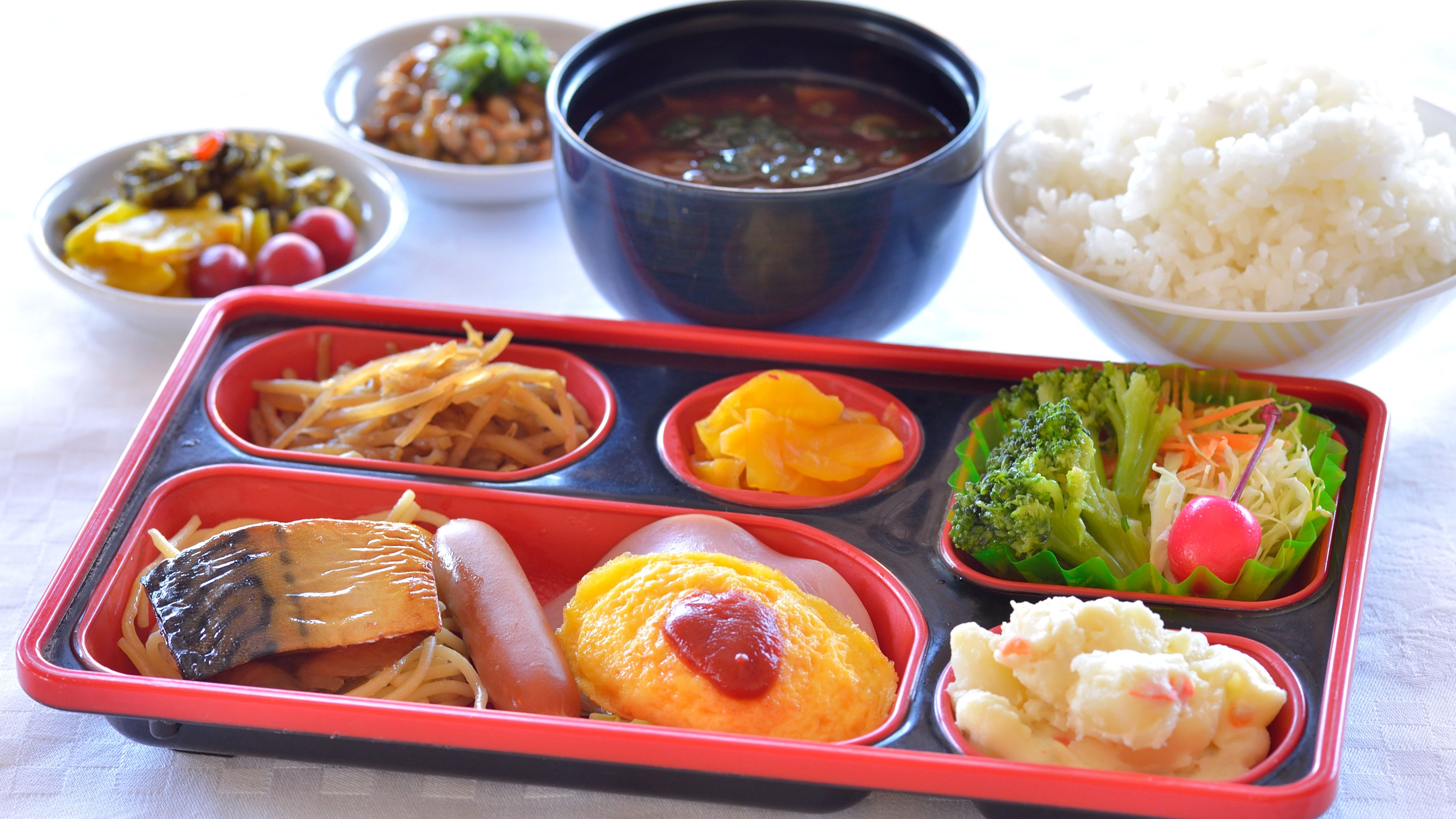 ●お手ごろな日替わり朝食：５００円　質量ともにパワーアップ！！