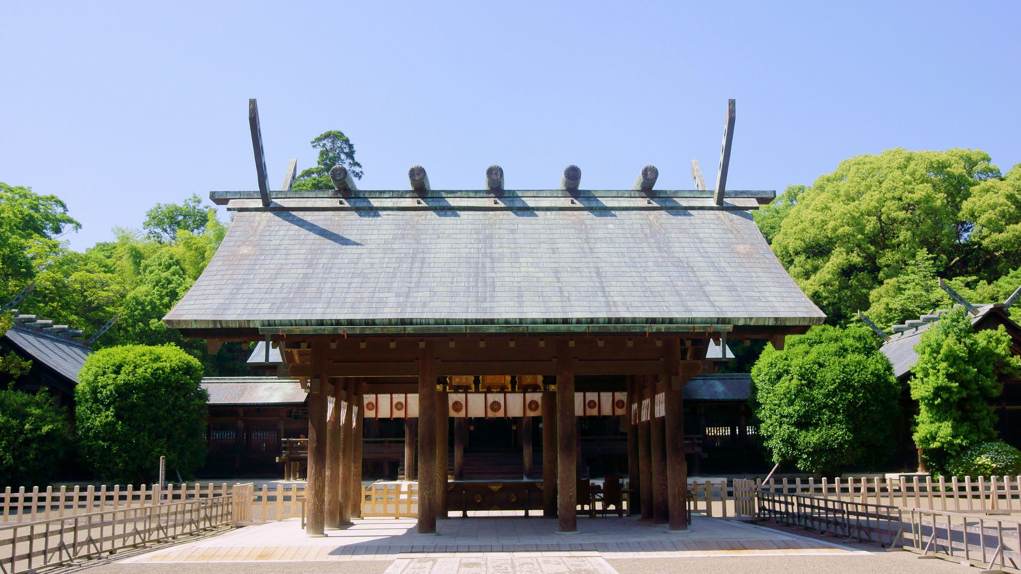 参拝者県No1！最初の天皇を祀る宮崎神宮（神武さま）（車で8分）