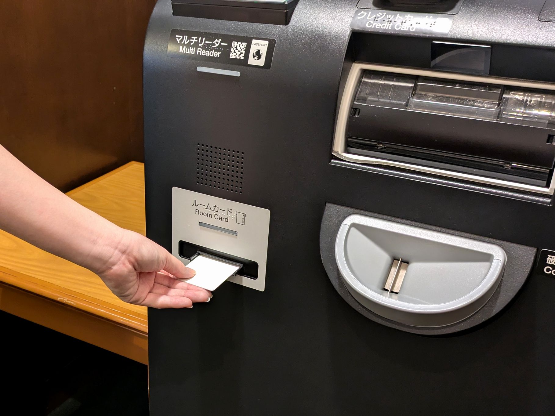 チェックアウトは、自動精算機にルームカードを挿入するだけで完了。簡単ですー^^♪