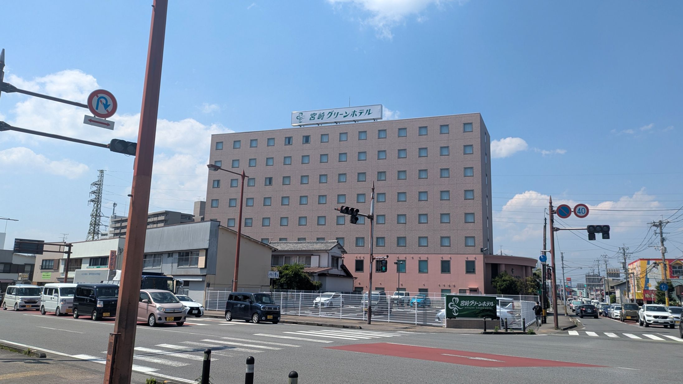 ホテル外観（南側よりのぞむ）　宮崎市役所方面からだとこんな感じです＠＠