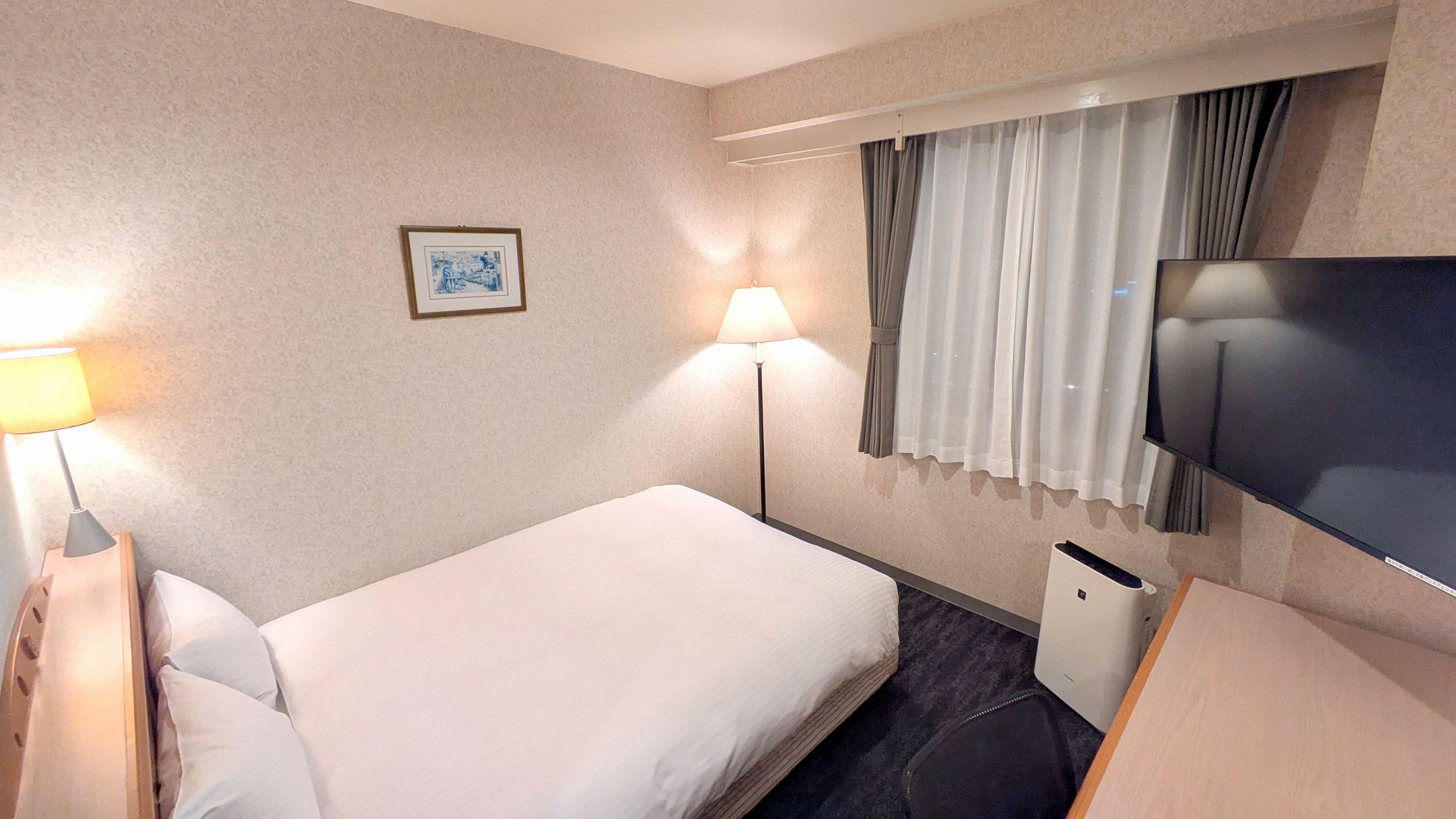 ダブルルーム[16平米]　140cmダブルベッド