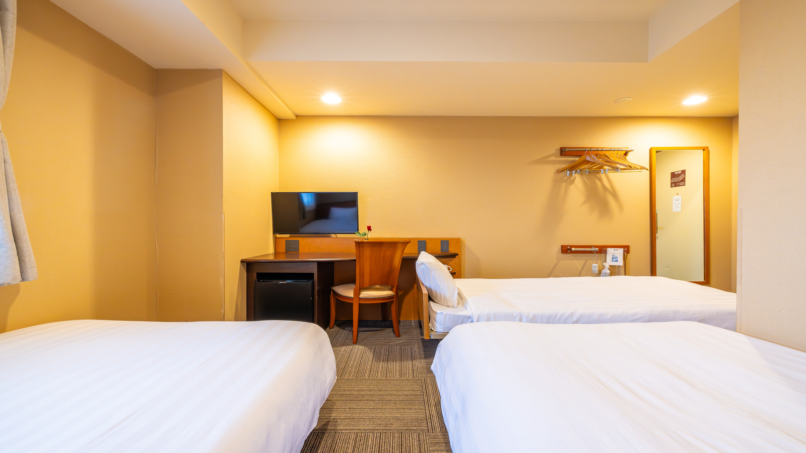 トリプルルーム/デスク