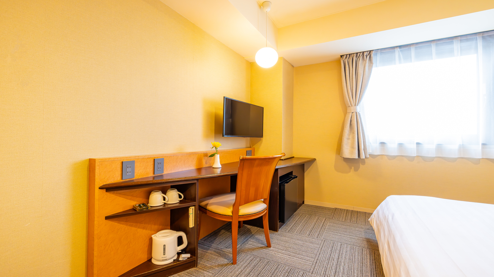 セミダブルルーム/デスク