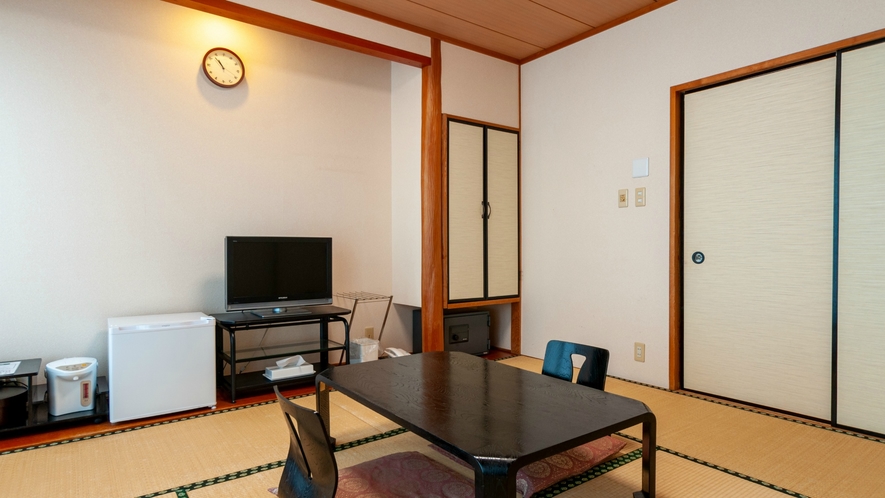 【客室】シンプルな和室は、ゆっくりと雄大な景色を堪能できます。