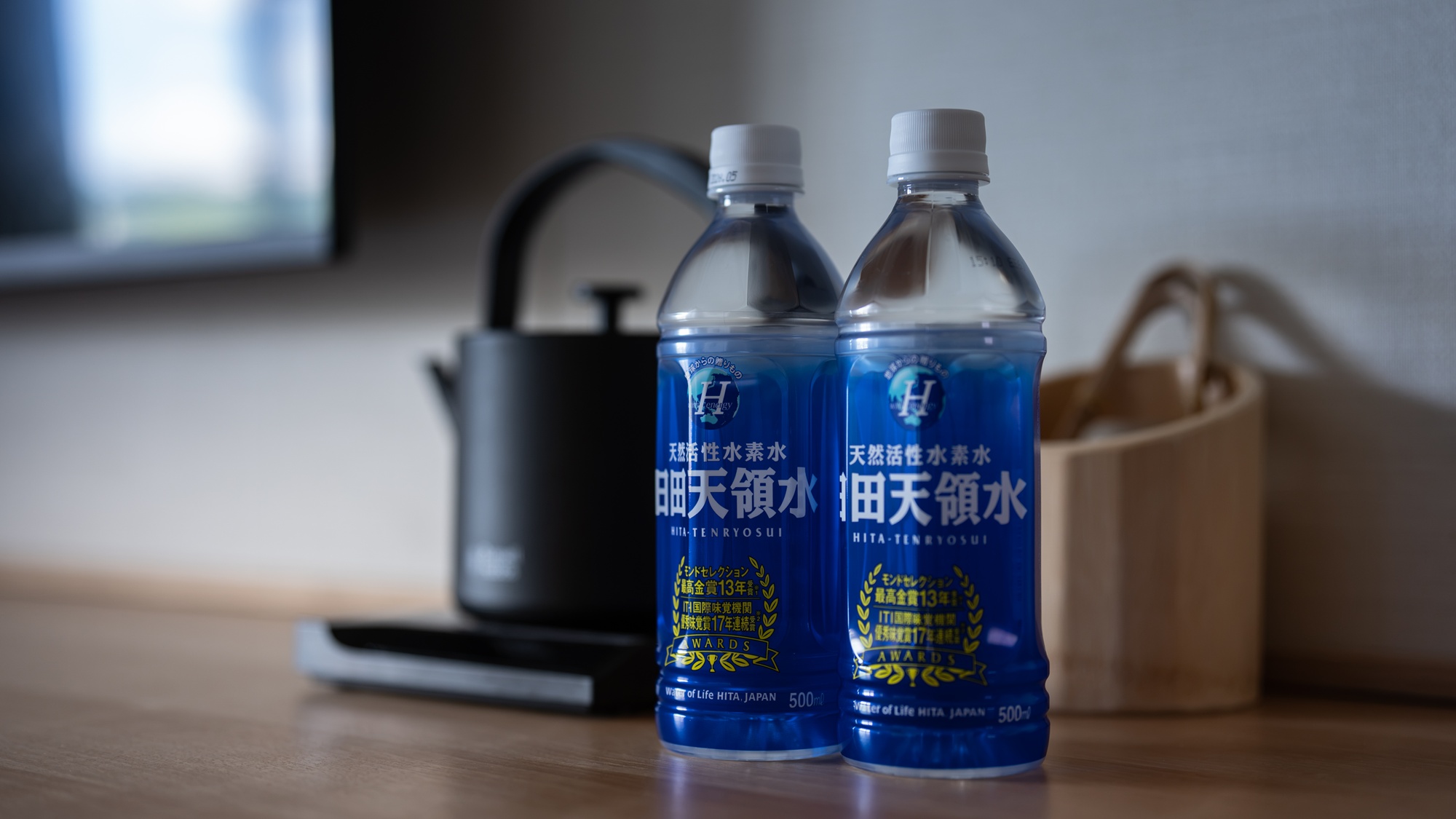 客室の冷蔵庫には無料のサービスドリンクがございます。