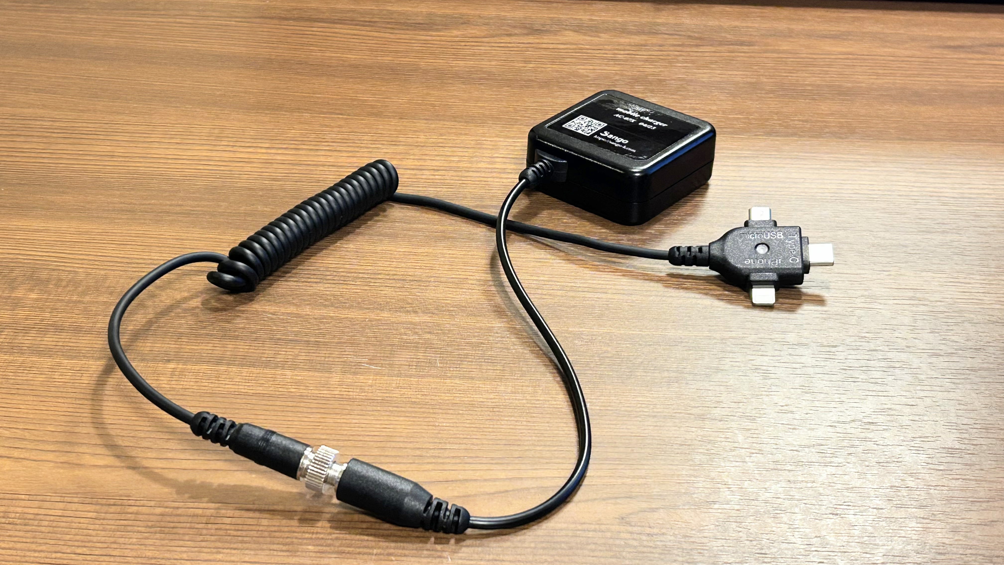 【マルチ充電器】フロントにて貸出しております。