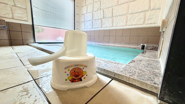 【大浴場】男女ともにお子様用椅子と桶をご用意しております