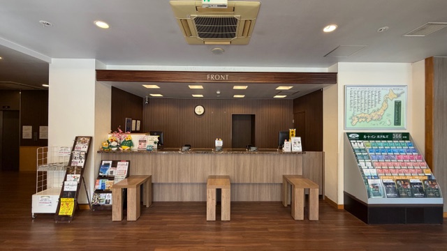 【ロビー】フロントカウンター