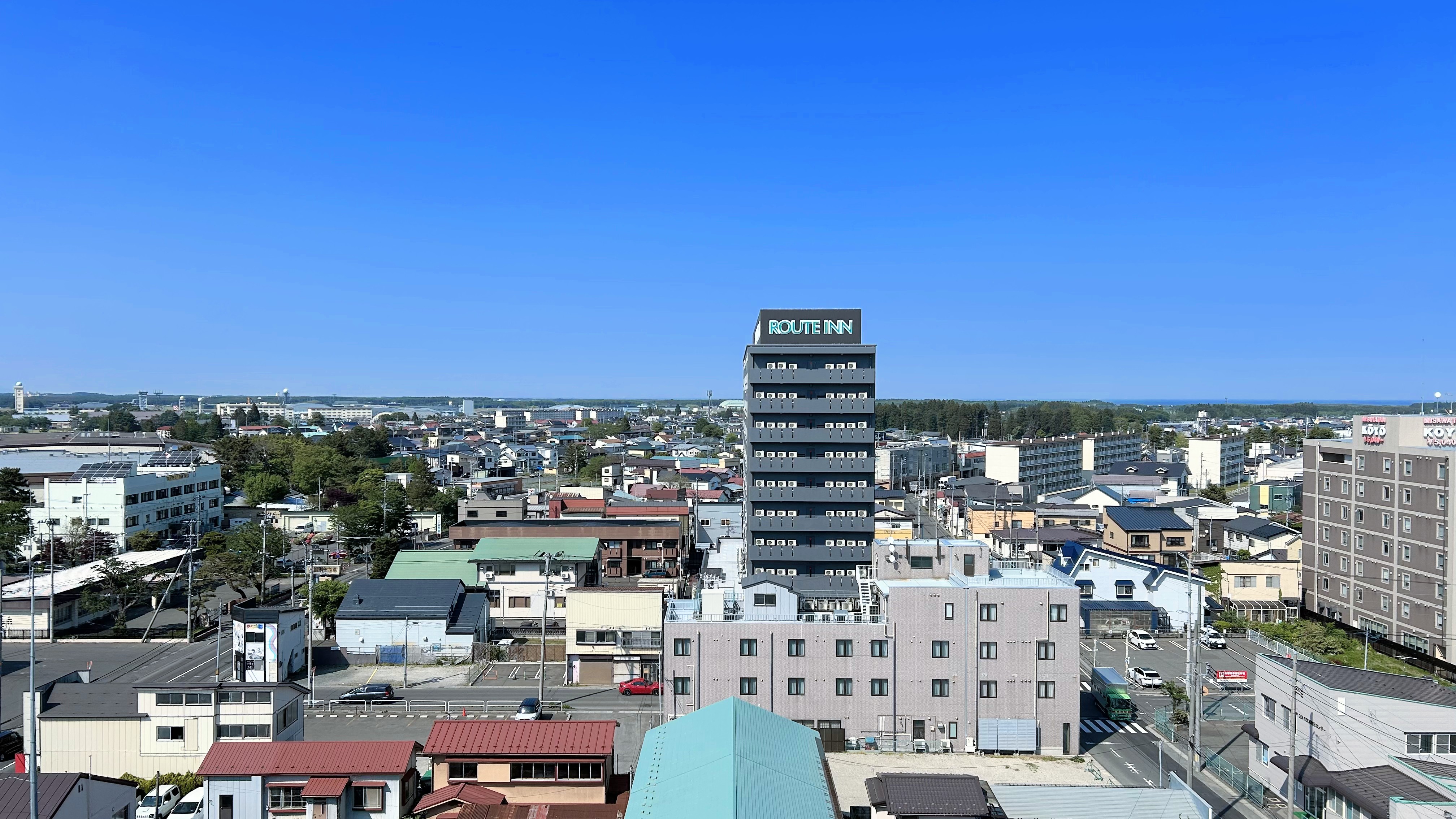 【客室からの景色②】最上階からの景色でございます。ルートインGrand三沢を一望することができます。