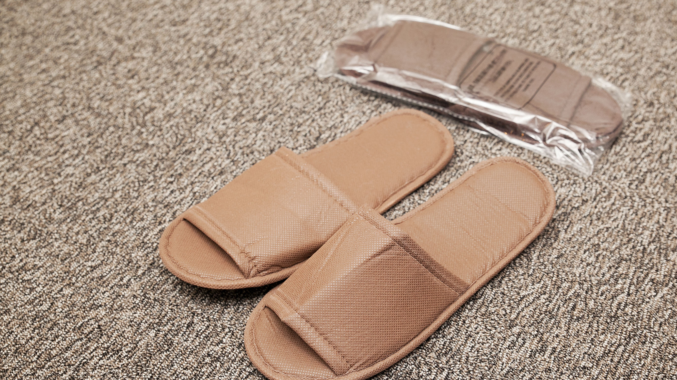 【客室備品】紙スリッパ