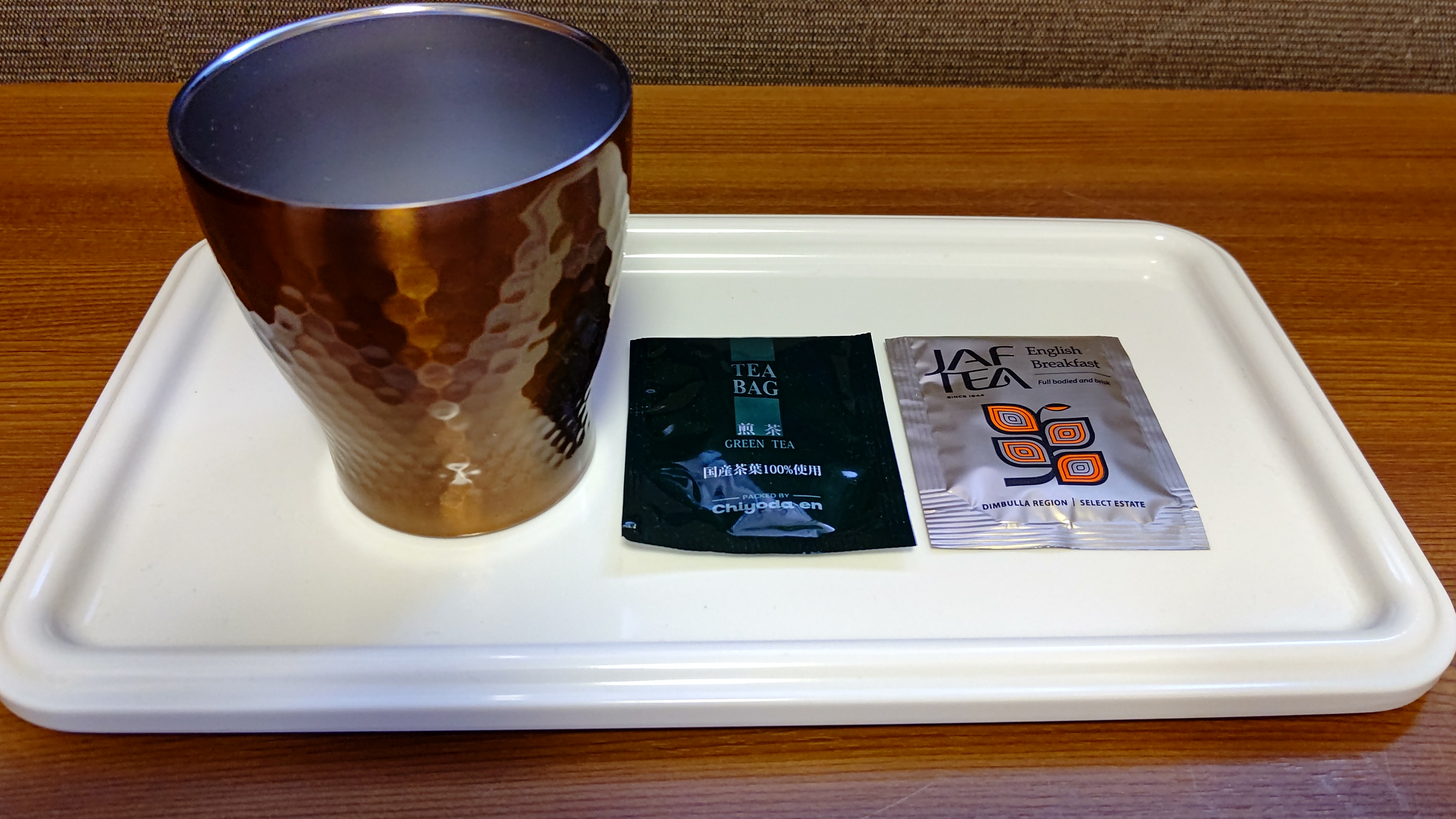 【客室備品】ステンレスカップ、緑茶・紅茶