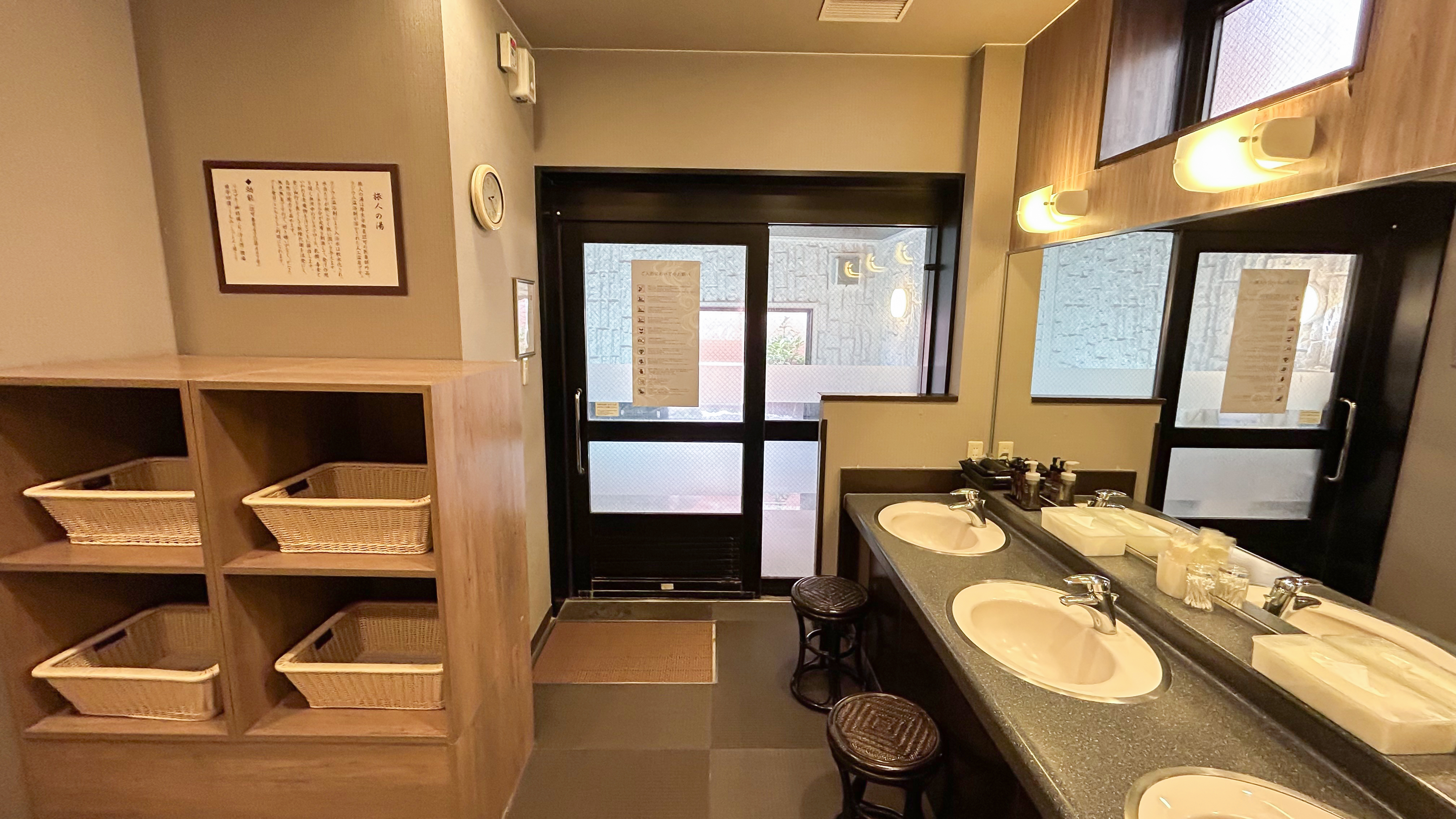 【男性大浴場】脱衣所