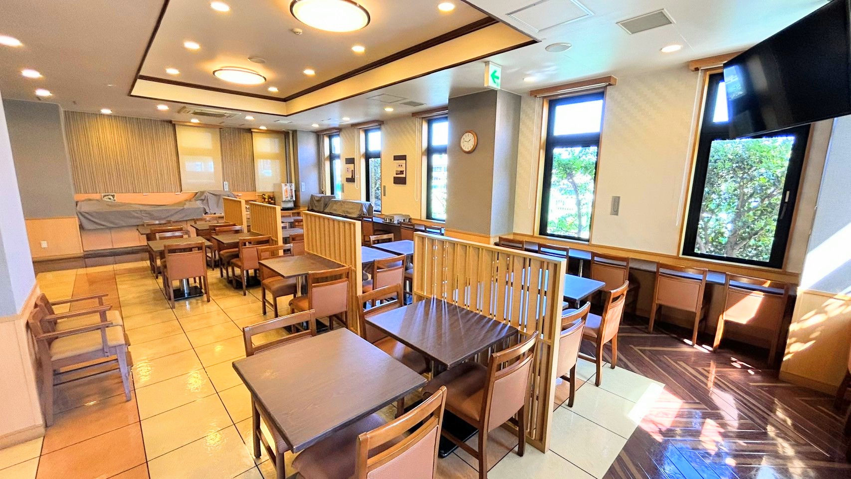 【朝食バイキング】レストラン全景①