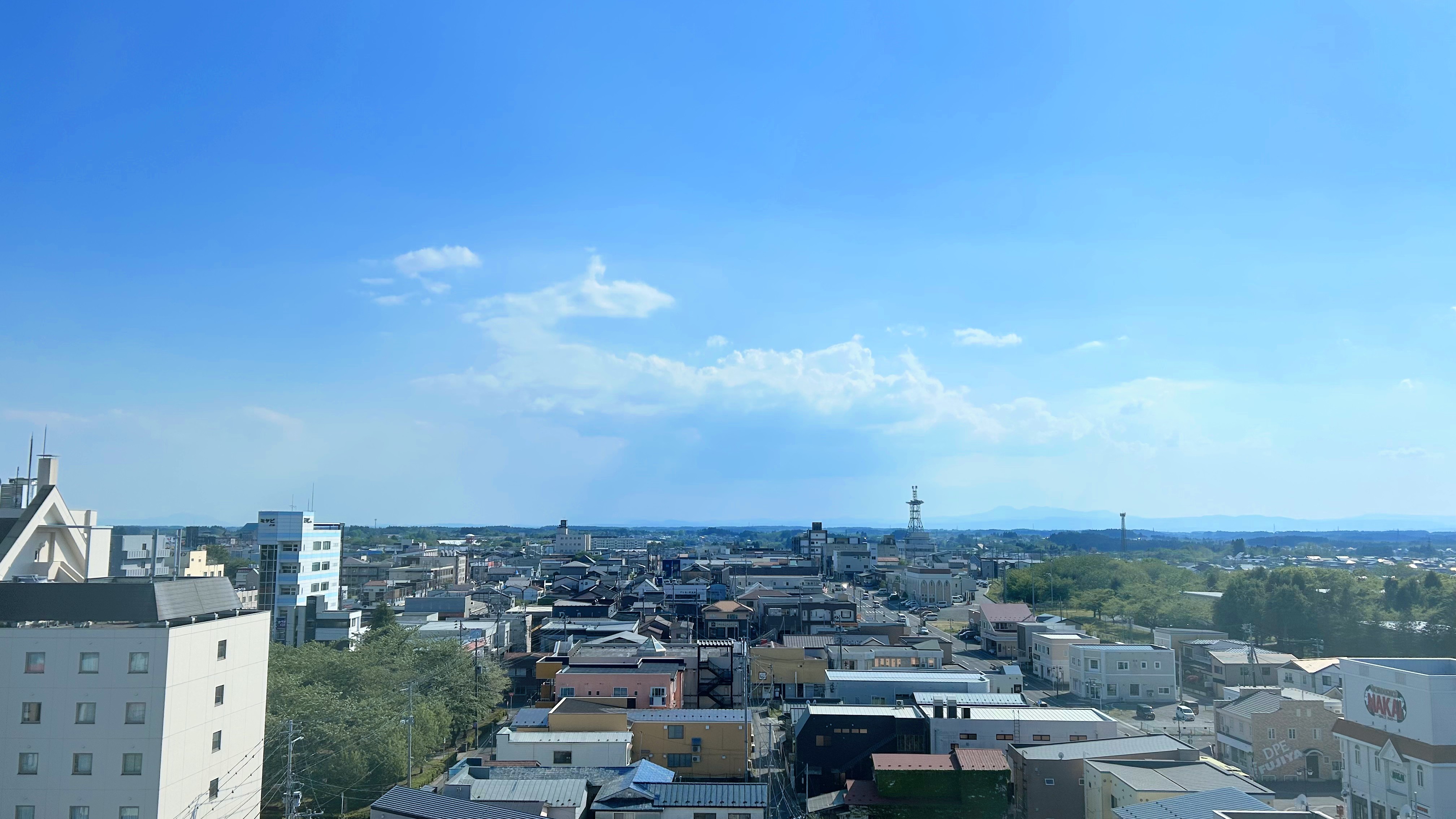 【客室からの景色①】最上階からの景色でございます。三沢市を一望することが出来ます。