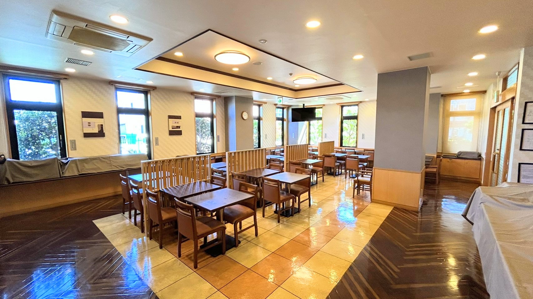 【朝食バイキング】レストラン全景②