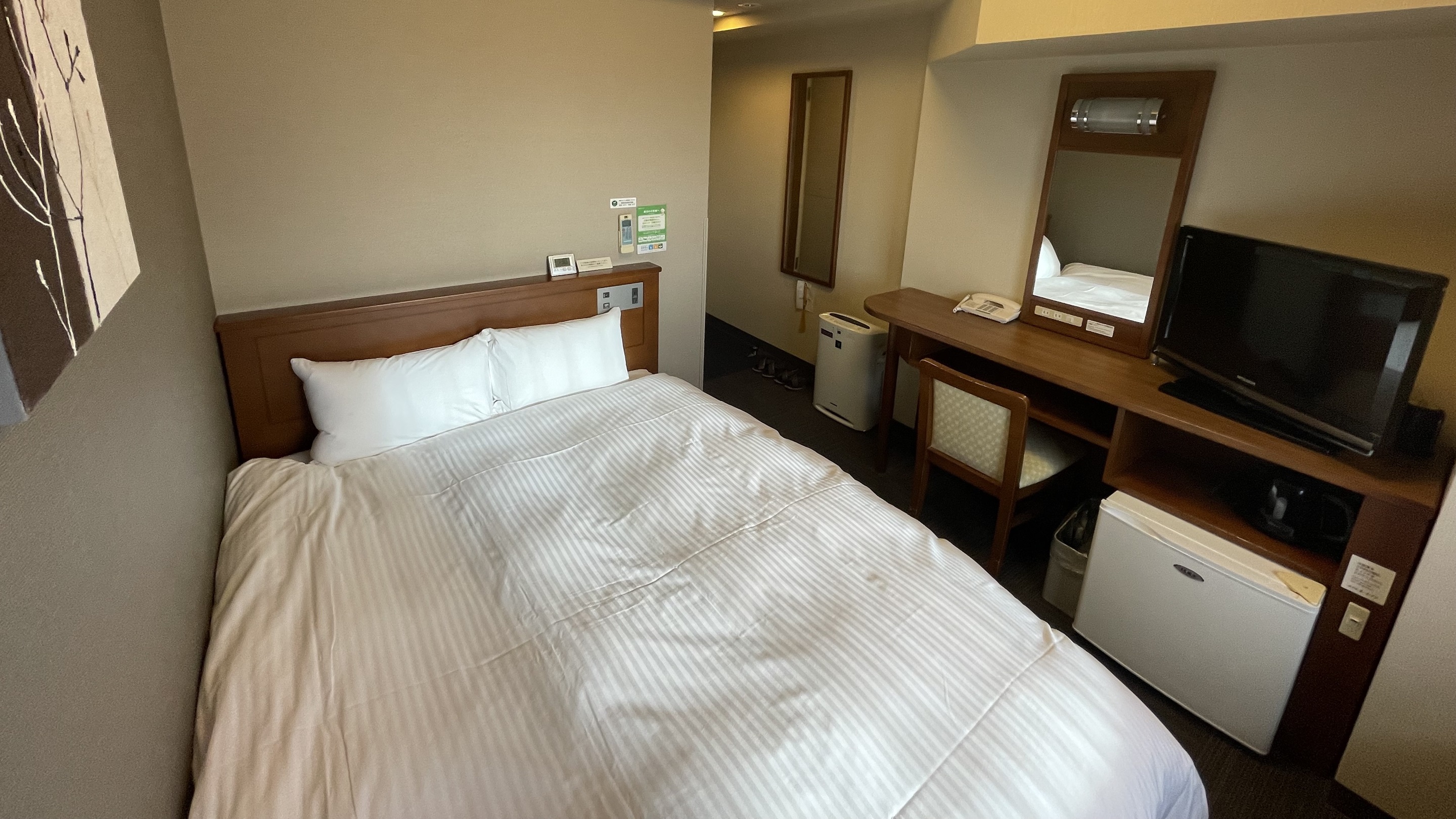 コンパクトながら、ゆとりの140cm 幅ベッドでおふたりでもゆったり。ビジネス利用はもちろん、ご夫婦・カップルや小さなお子様との添い寝にもおすすめです。