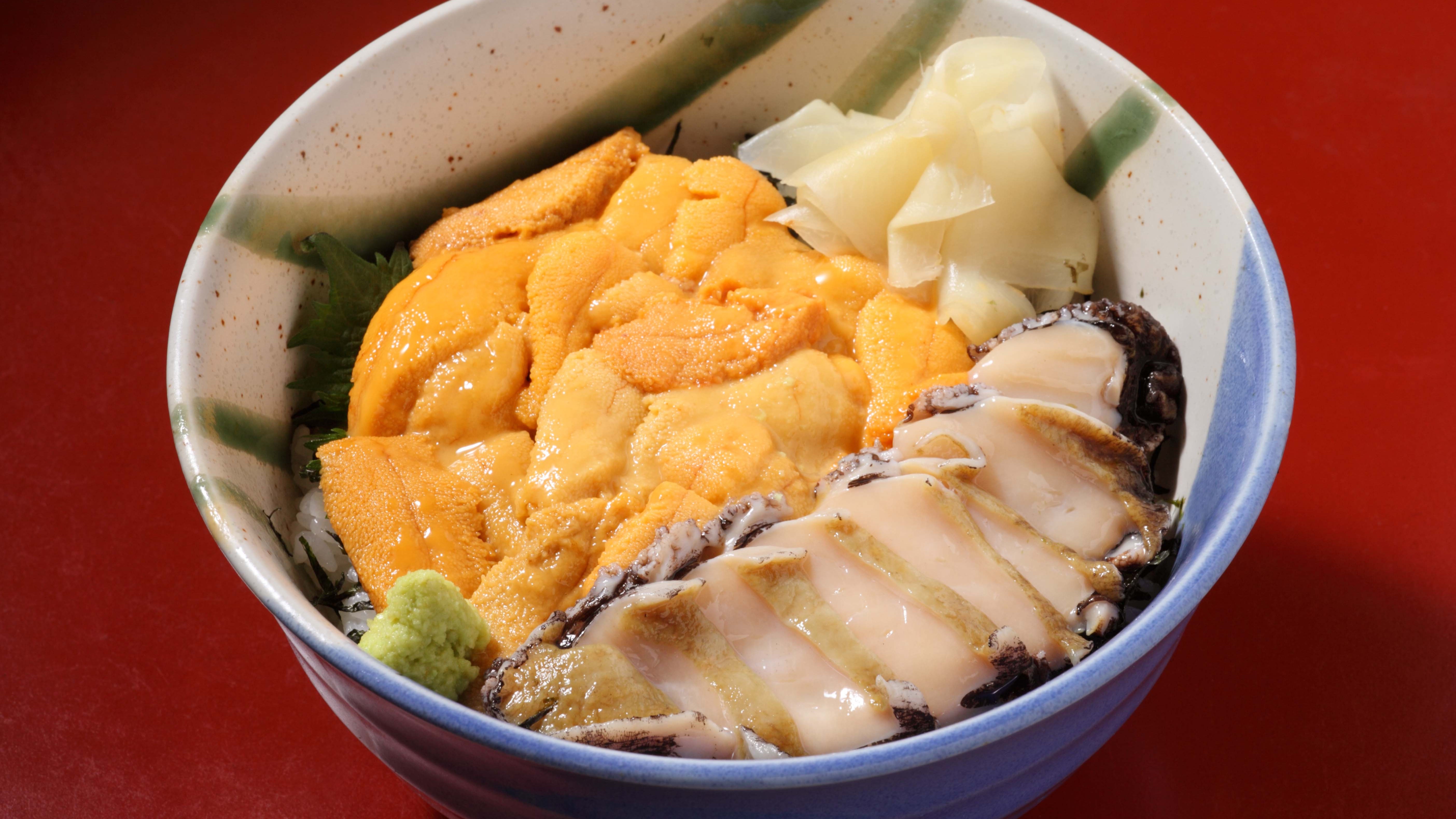 【グルメ・大間町】大間のウニ・アワビ丼