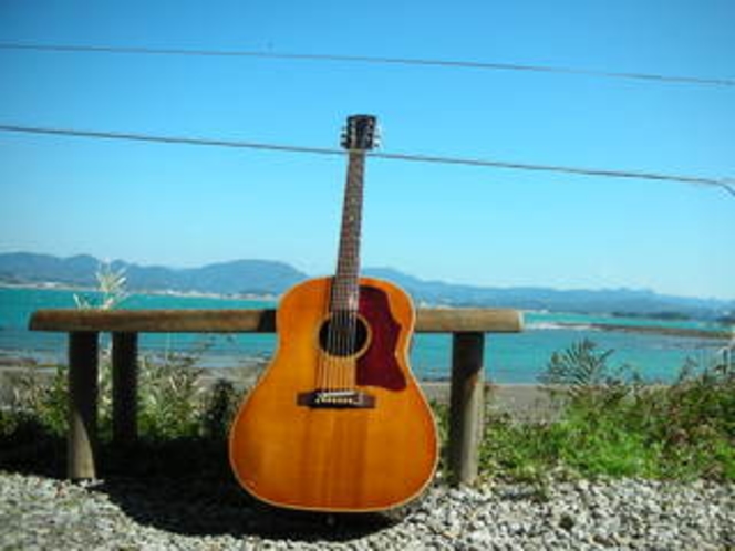 海とギター