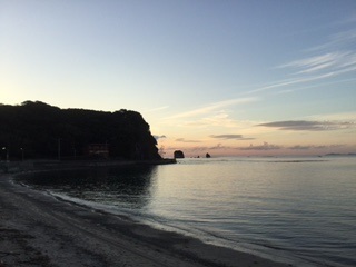 11月夕暮れの浜辺