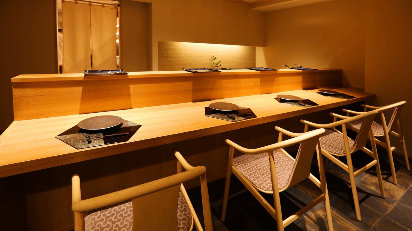 【ペアプラン】ご夕食は個室「梅還」（カウンター形式）にて♪特選国産牛付き泉水会席