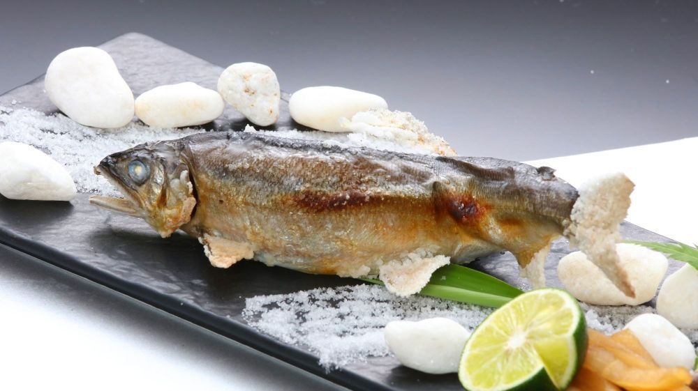 【彩り膳＋鮎の塩焼き4,500円】夏季限定！和ダイニング河里穂●温泉入浴付き日帰り昼食プラン