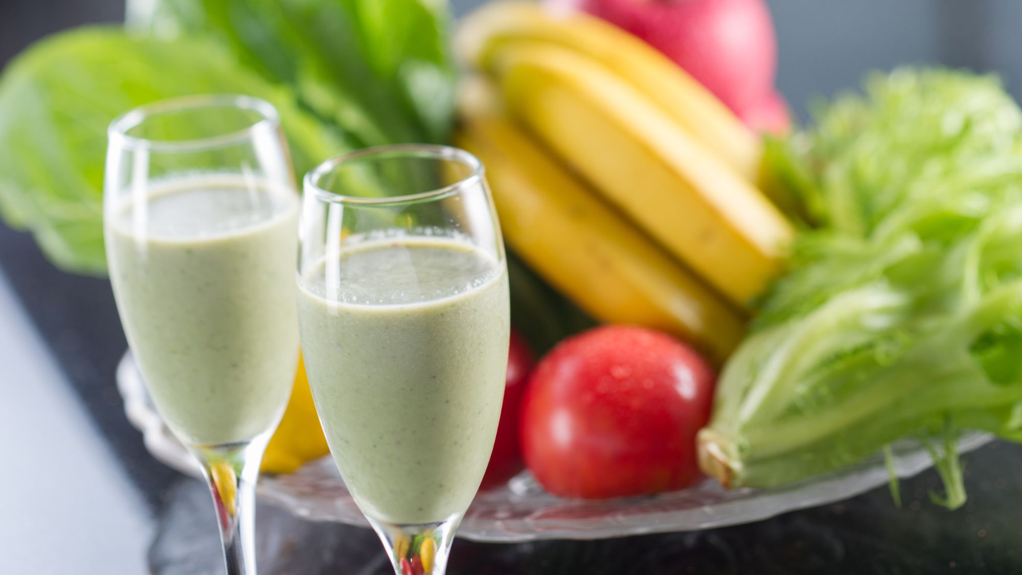 【朝食】地野菜を使用した小松菜とりんごのスムージー