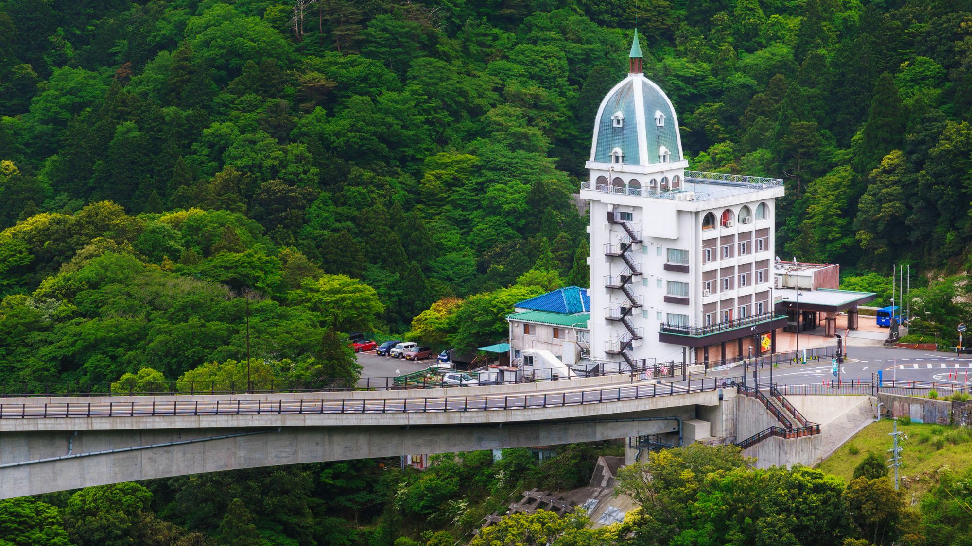 【彩向陽】全景と湯の山かもしか大橋