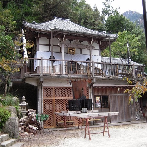 【三岳寺】（当館から徒歩で約20分）